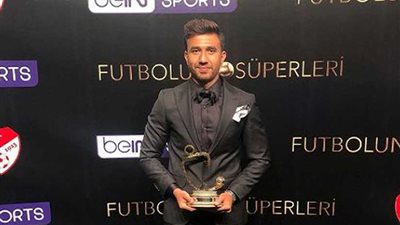 اتحاد الكرة يهنئ حجازي وتريزيجيه على فوزهما بجوائز الأفضل لهذا العام