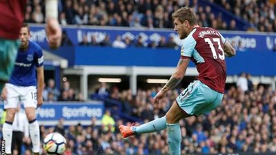 إيفرتون يفوز على بيرنلي بهدفين نظيفين في الدوري الإنجليزي