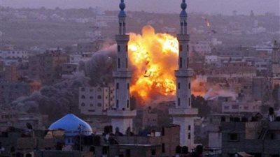 إصابة فلسطينيين وتدمير عمارتين سكنيتين في القصف الاسرائيلي على غزة