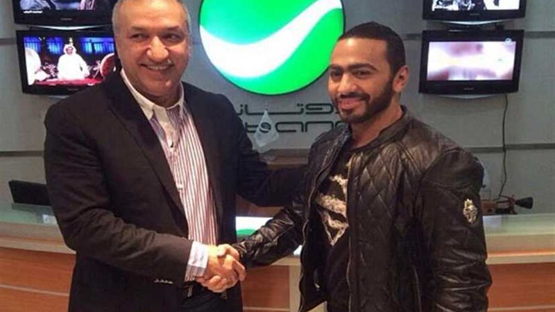 تامر حسني يوقع عقد