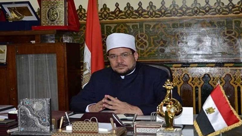 وزير الأوقاف يهنئ