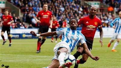 مانشستر يونايتد يتعادل أمام هدرسفيلد ويفقد مقعد الأبطال