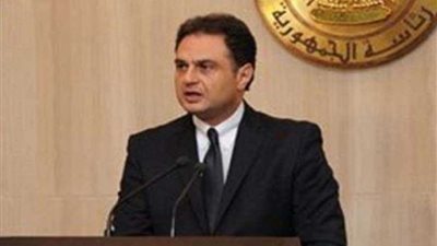 سفير مصر بفرنسا يشيد بإسهامات المخترع المصري طارق شعبان فى معرض باريس الدولي