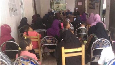ندوات لتوعية السيدات بخطورة الثأر بأسيوط.. صور