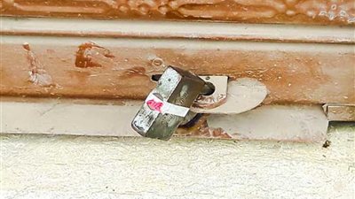 تشميع 10 منشآت تجارية غير مرخصة بالمنصورة