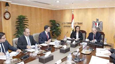 وزيرا العدل والاستثمار يبحثان إنشاء مكاتب توثيق بمراكز خدمة المستثمرين