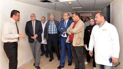 رئيس جامعة المنصورة يتفقد كبسولات زرع النخاع بـ