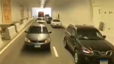 شاهد.. فرحة المصريين بعبور أنفاق 