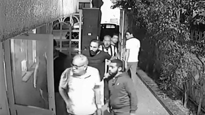 بالفيديو.. السبكي يقتحم «صدى البلد» ويعتدي على المحررين