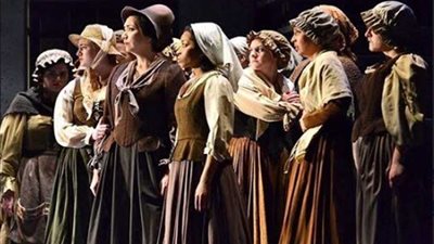 حوارات الكرميليت في بث مباشر من المتروبوليتان إلى المسرح الصغير بالأوبرا