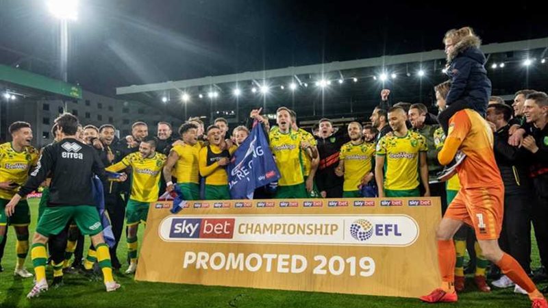 نوريتش سيتي يتوج