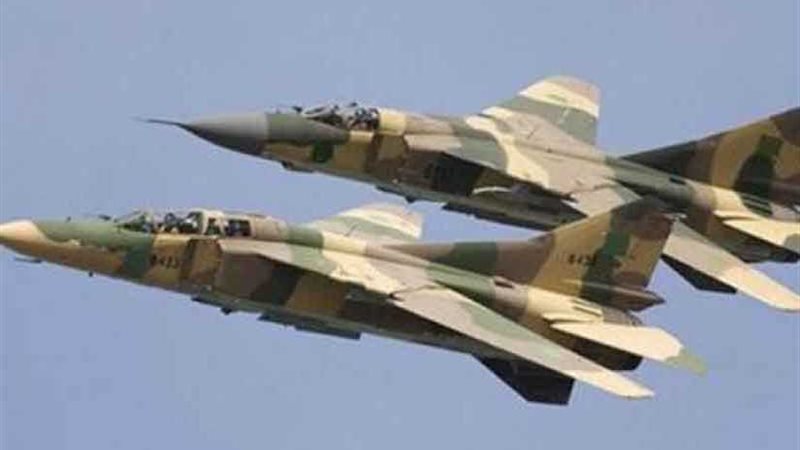 غارات جوية مكثفة