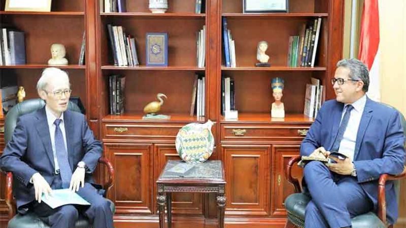 وزير الآثار يستقبل