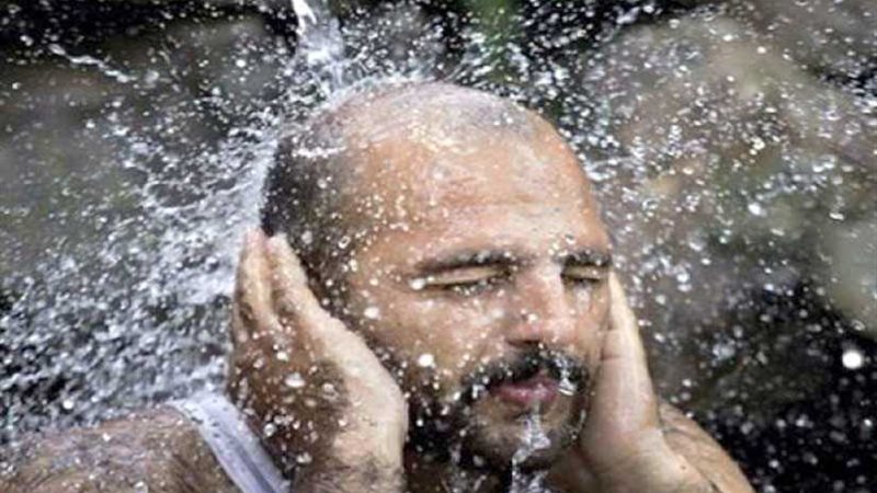 تعرف على حكم صب الماء