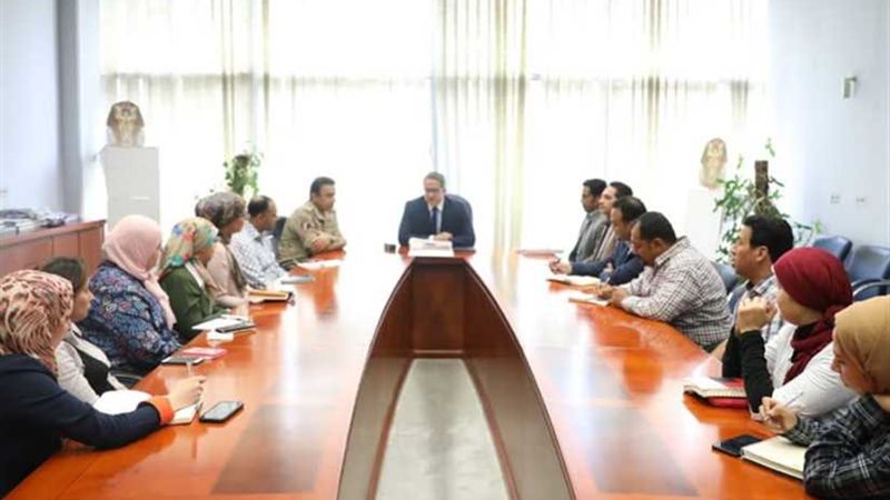 وزير الآثار يلتقي