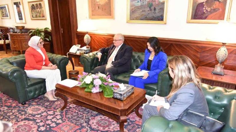وزيرة الصحة تبحث