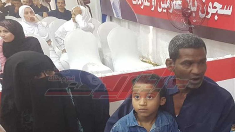 غارم يسجن في 3 بطاطين..