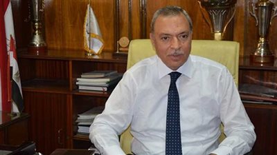 محافظ قنا: توريد 53 ألفا و895 طن قمح للصوامع والشون بالمحافظة