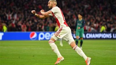 أياكس يُصعب مهمة توتنهام ويتقدم بثنائية نظيفة في الشوط الأول