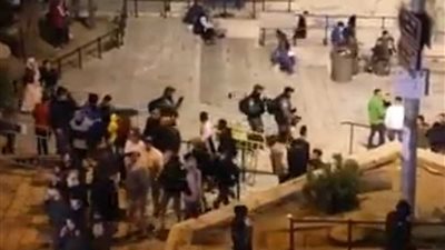 شاهد.. الاحتلال يعتدي على مصلين في 