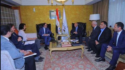 وزير النقل يبحث مع السفير الفرنسي التعاون في رفع مستويات السلامة والأمان بالسكك الحديدية