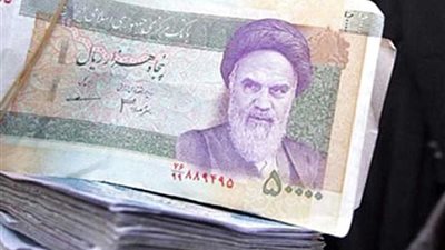 انخفاض قياسي للريال الإيراني تزامنا مع إرسال واشنطن قوة هجومية إلى الخليج