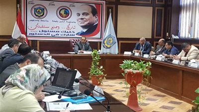 رئيس جامعة دمنهور يتابع تفعيل تصحيح الاختبارات الإلكترونية