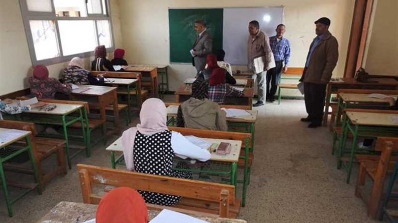 استبعاد رئيس لجنة