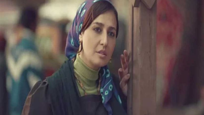 الغيرة تشعل قلب حلا