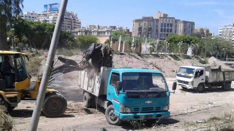 رفع القمامة من حديقة