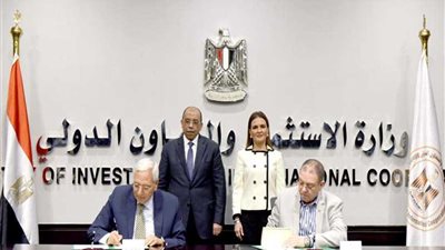 وزيرا الاستثمار والتنمية المحلية يشهدان توقيع عقد تسوية ودية بين محافظة الدقهلية وجامعة الدلتا