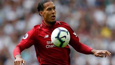 فيرجيل فان ديك يتوج بجائزة الأفضل في الدوري الإنجليزي