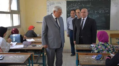 محافظ الدقهلية يتفقد لجان امتحانات الإعدادية بالمنصورة