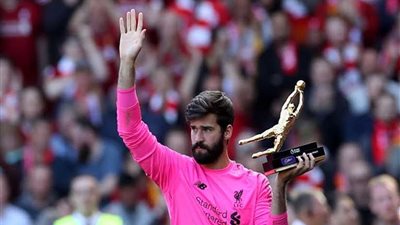 حارس ليفربول يفوز بجائزة القفاز الذهبي في البريميرليج‎