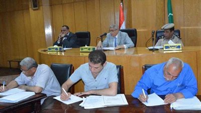 محافظ المنيا يوجه بتحصيل المتأخرات وتعظيم الإيرادات