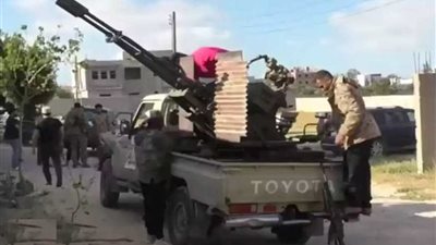 الليبيون عن معارك محيط مطار طرابلس: 