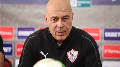 جروس يحفز اللاعبين للتتويج بالكونفيدرالية