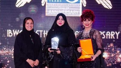 مجلس سيدات الأعمال العالمي يكرم منى المنصوري