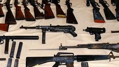 ضبط 22 قطعة سلاح غير مرخص بحوزة شخصين بالمنيا