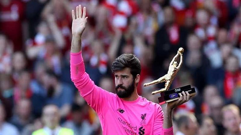 حارس ليفربول يفوز