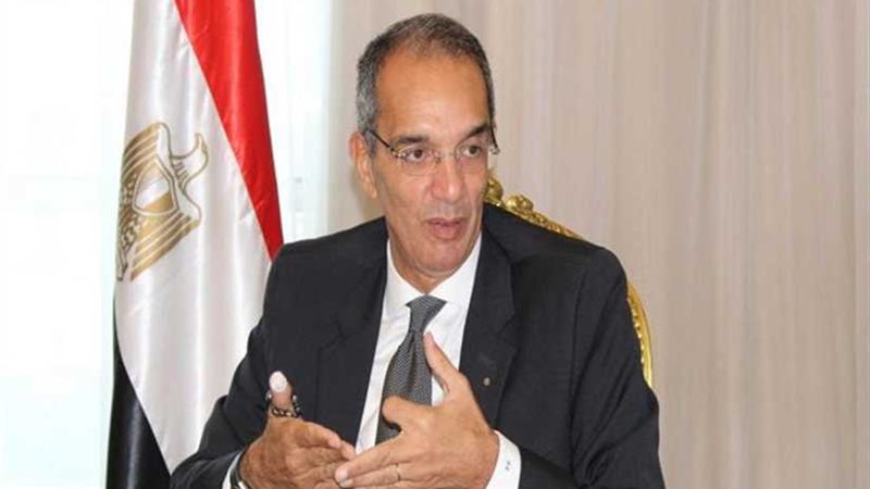 وزير الاتصالات يغادر