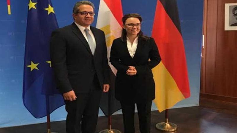 وزير الآثار يلتقي