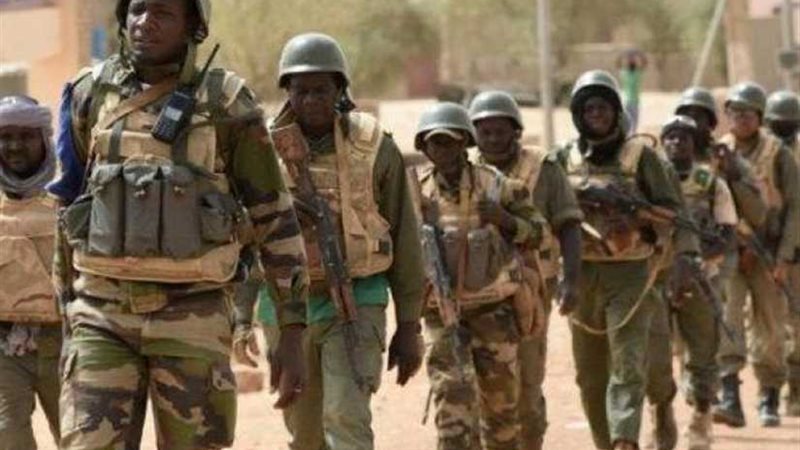 مقتل 12 مالي ضمن