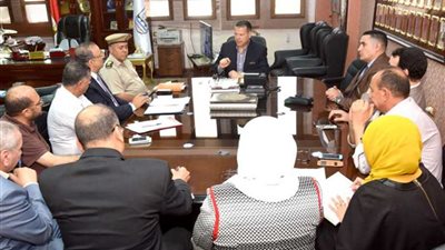 محافظ بني سويف يتابع استعدادات امتحانات الصف الأول الثانوي بالنظام الجديد