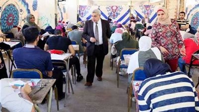 نائب رئيس جامعة طنطا يتابع سير الامتحانات بكلية طب الأسنان