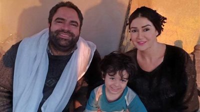 غادة عبدالرازق تكسب قلب ابنتها بالنصب في 