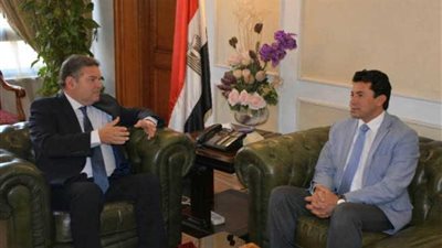 وزيرا الأعمال والرياضة يبحثان الاستثمار بأندية الشركات
