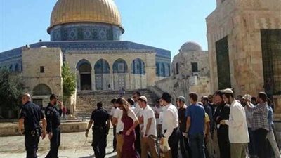 مستوطنون وطلبة يقتحمون 