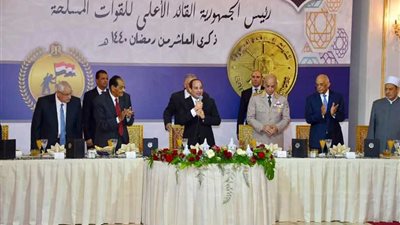 الرئيس السيسي يهنئ رجال القوات المسلحة والشعب المصري بذكرى العاشر من رمضان