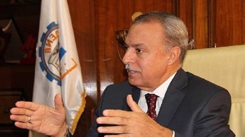 محافظ قنا يتفقد عددًا